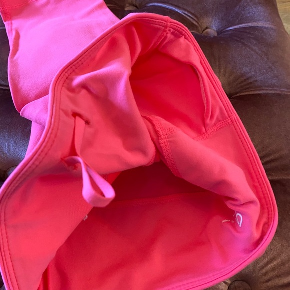 Gap Capri work out pants. - Picture 4 of 6